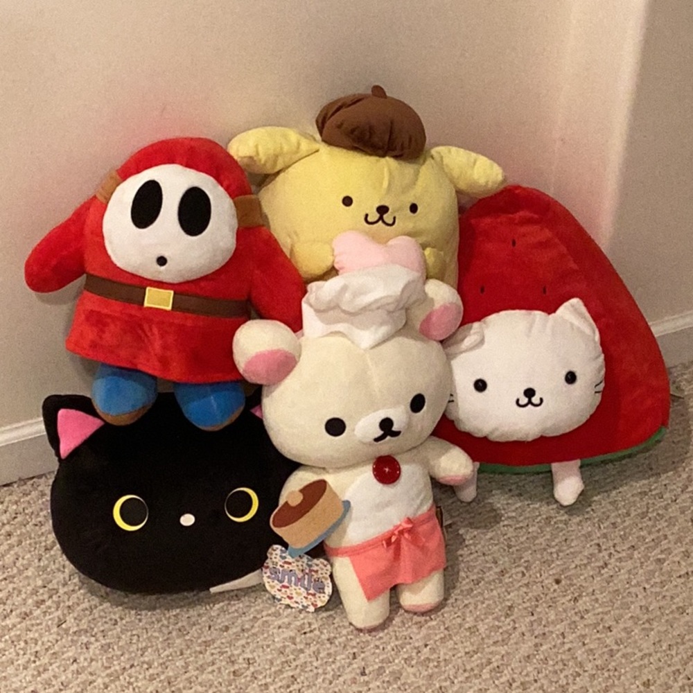 Round 1 Japanese Plushies Lot